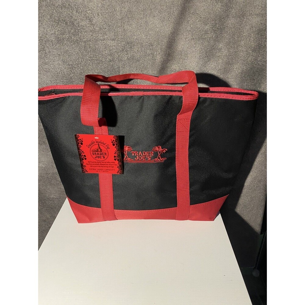 Trader Joe's Insulated Reusable Shopping Bag Extra Large 7 Gallon Black &